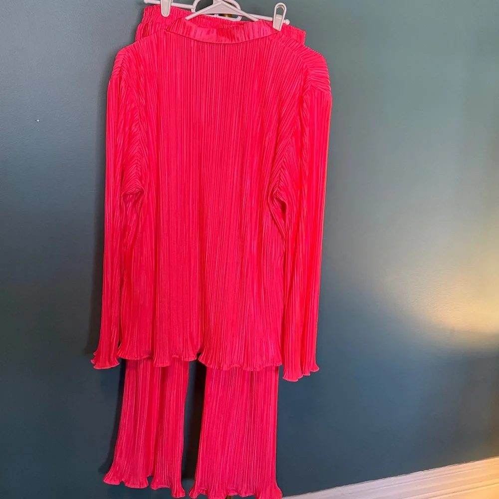 Dressed in LALA neon pink plisse suit EUC - Picture 6 of 6